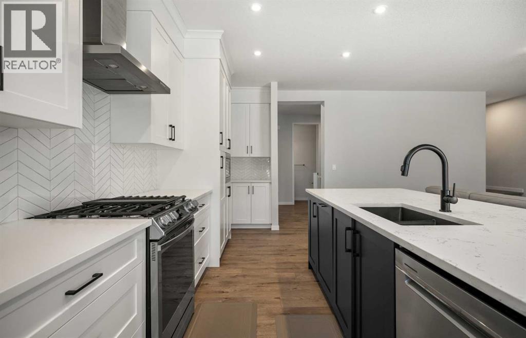 House for Sale in 40 West Grove Link SW|Calgary, Alberta T3H6E3 5