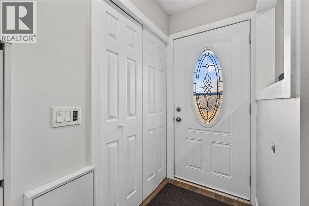 House for Sale in 8 Malvern Crescent NE|Calgary, Alberta T2A6Z6 4