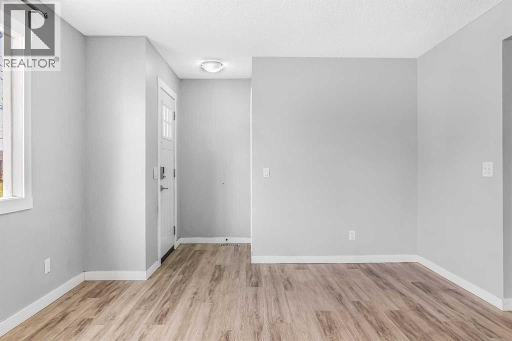 Duplex for Sale in 183 Penbrooke Close SE|Calgary, Alberta T2A3N9 2