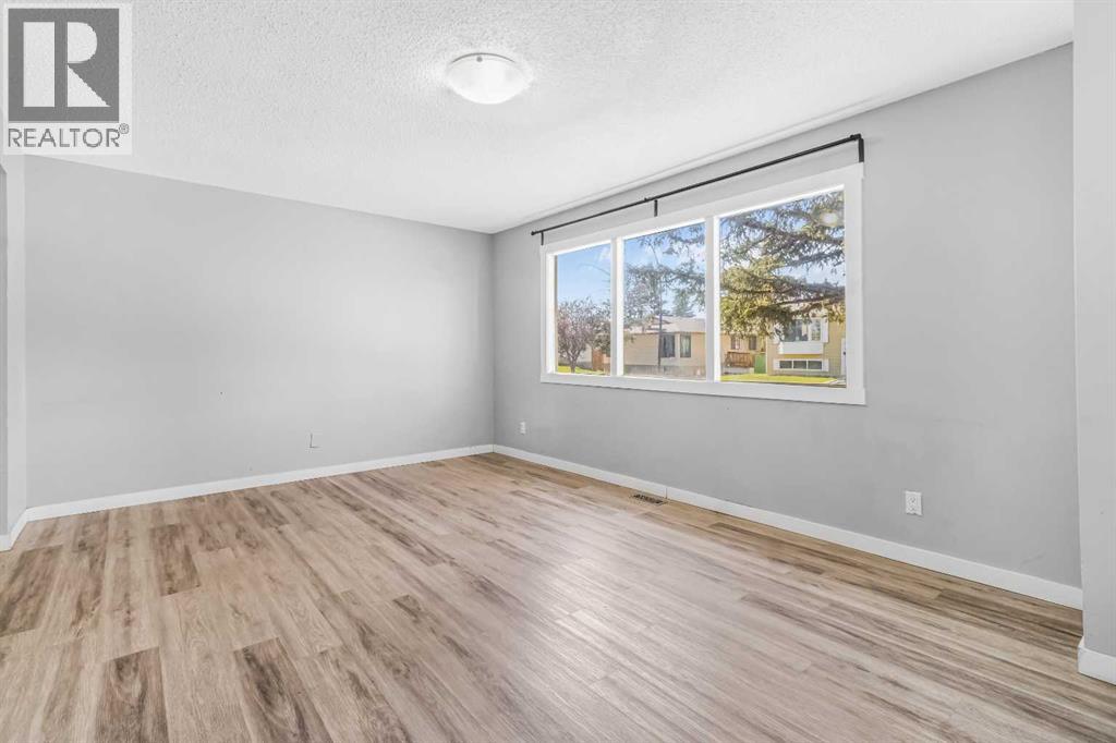 Duplex for Sale in 183 Penbrooke Close SE|Calgary, Alberta T2A3N9 5