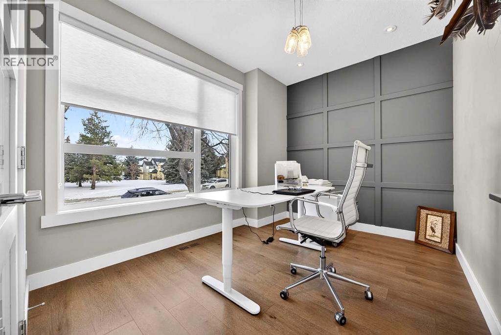 Duplex for Sale in 435 31 Avenue NW|Calgary, Alberta T2M2P5 4