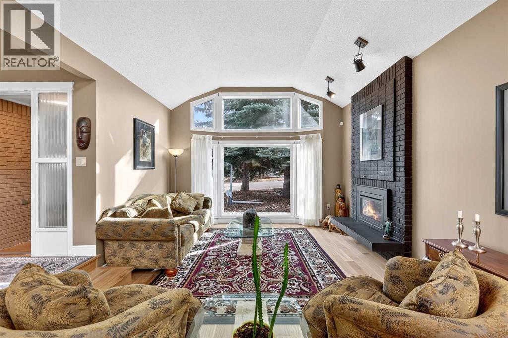 House for Sale in 80 Oakmount Way SW|Calgary, Alberta T2V4Y1 5