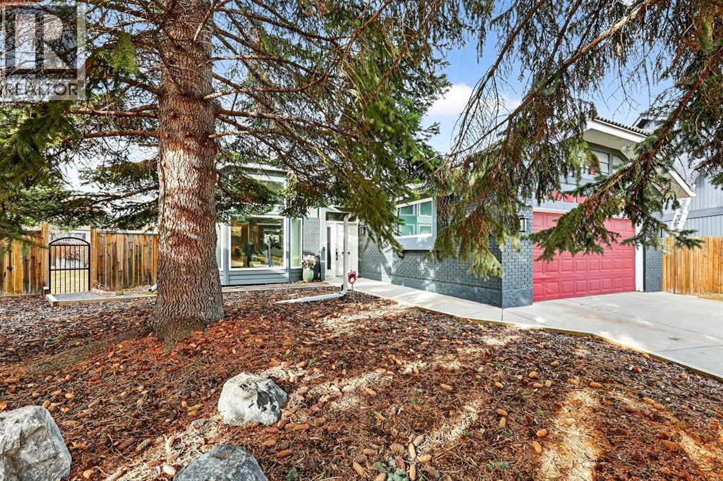 House for Sale in 80 Oakmount Way SW|Calgary, Alberta T2V4Y1 2