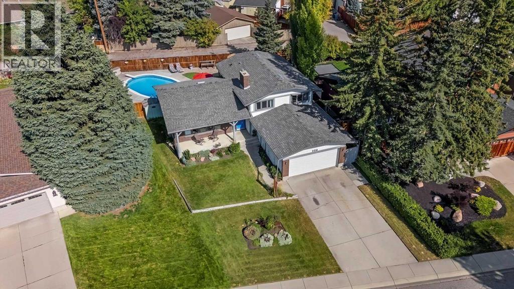 House for Sale in 206 Lake Fraser Place SE|Calgary, Alberta T2J3T5 2