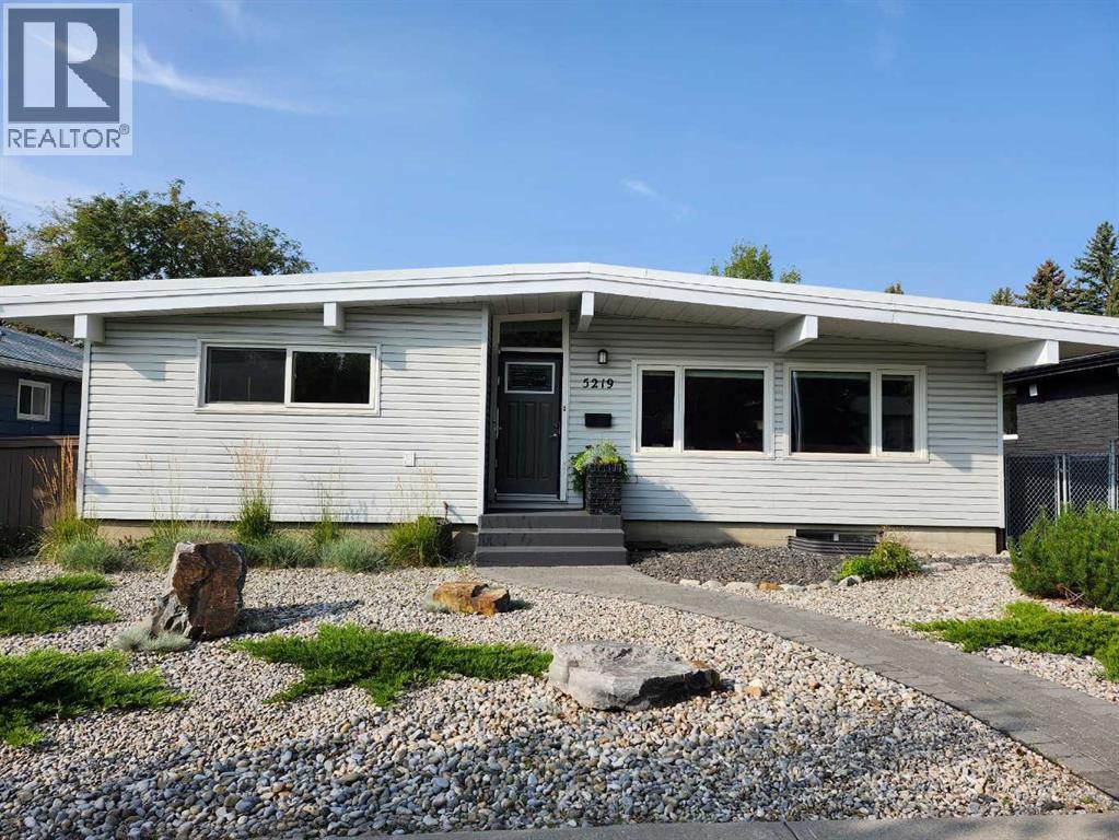 House for Sale in 5219 Brisebois Drive NW|Calgary, Alberta T2L2G7