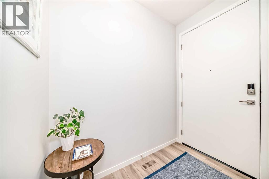 House for Sale in 24 Royston Rise NW|Calgary, Alberta T3L0J2 2