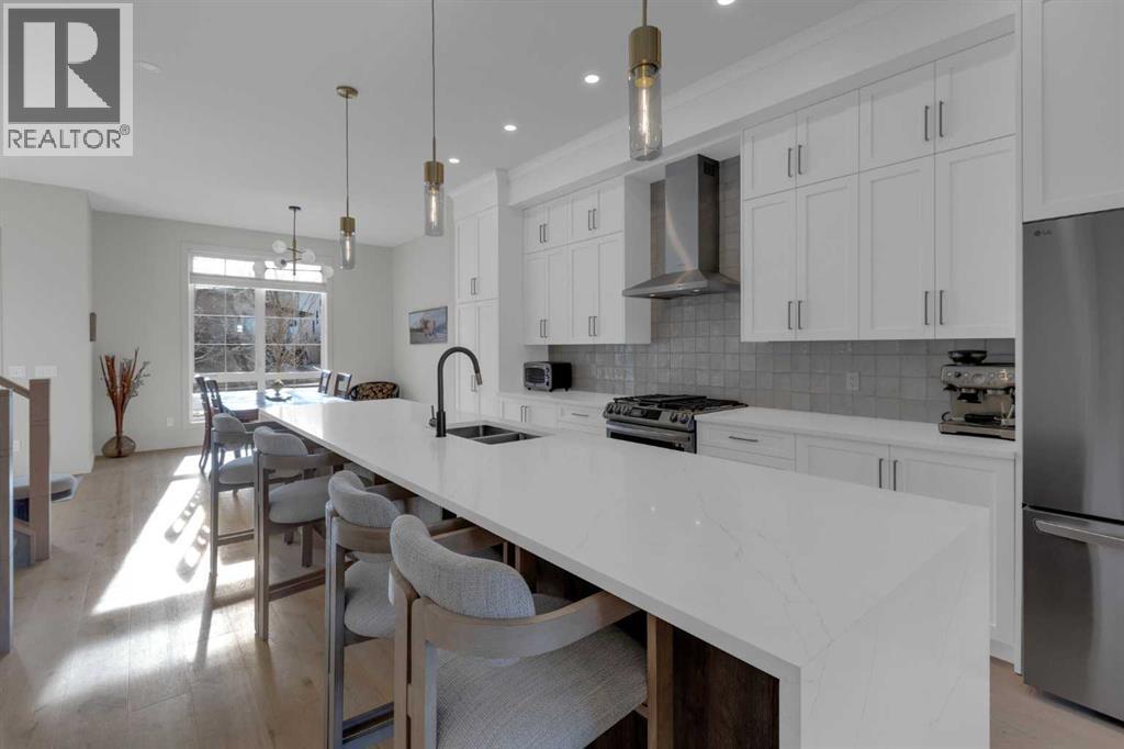 Duplex for Sale in 7712 36 Avenue NW|Calgary, Alberta T3B1V3 3