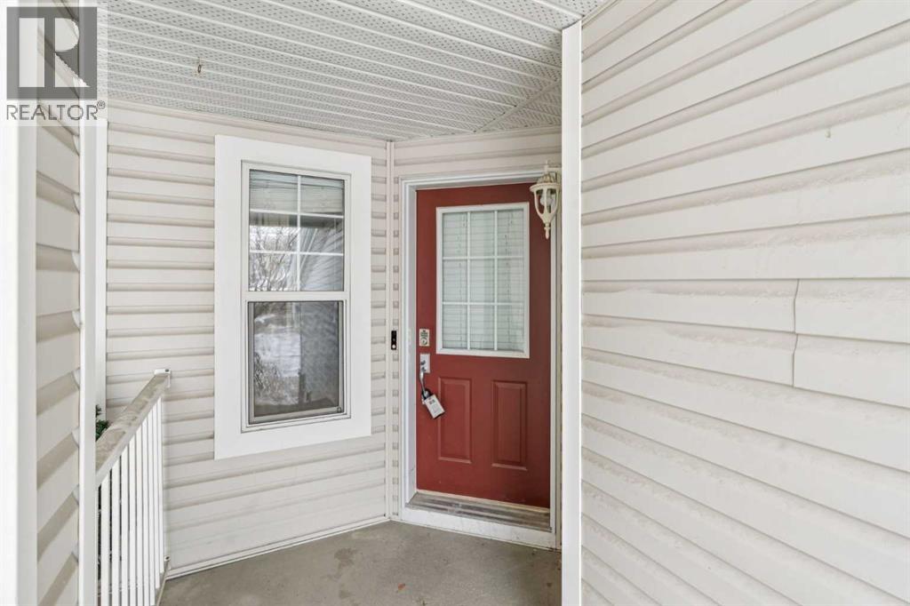 Row / Townhouse for Sale in 157 Hidden Creek Gardens NW|Calgary, Alberta T3A6J4 4