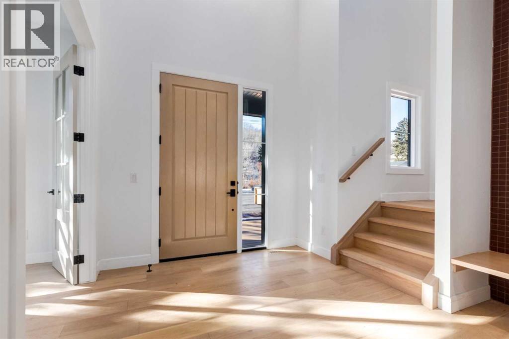 House for Sale in 8812 33 Avenue NW|Calgary, Alberta T3B1M5 3