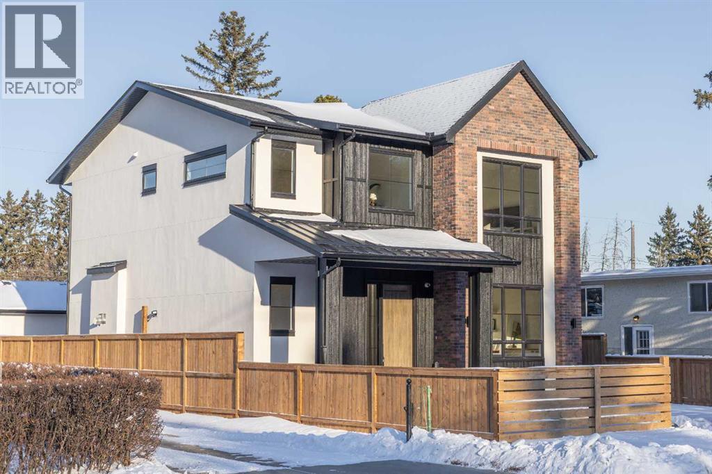 House for Sale in 8812 33 Avenue NW|Calgary, Alberta T3B1M5 2