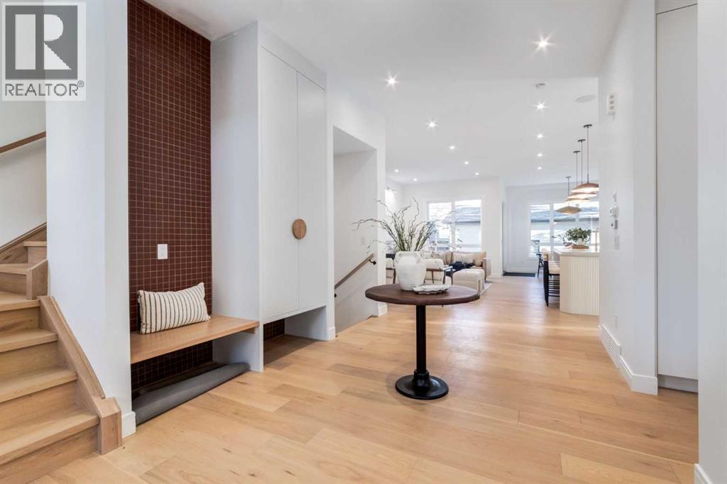 House for Sale in 8812 33 Avenue NW|Calgary, Alberta T3B1M5 4