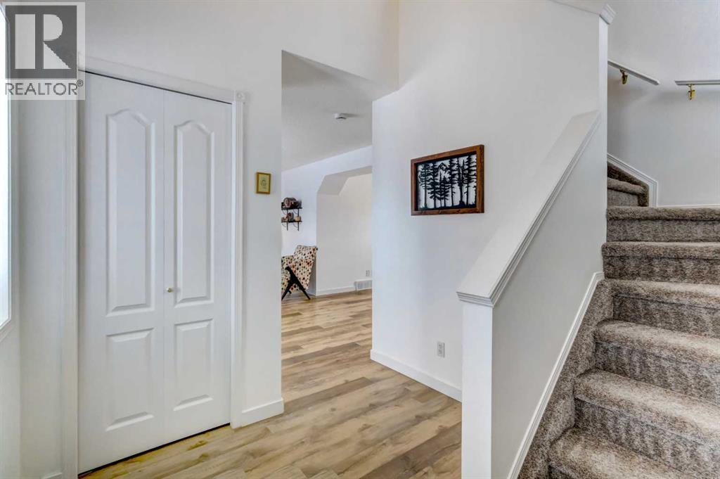 House for Sale in 104 Somerside Common SW|Calgary, Alberta T2Y3M8 4