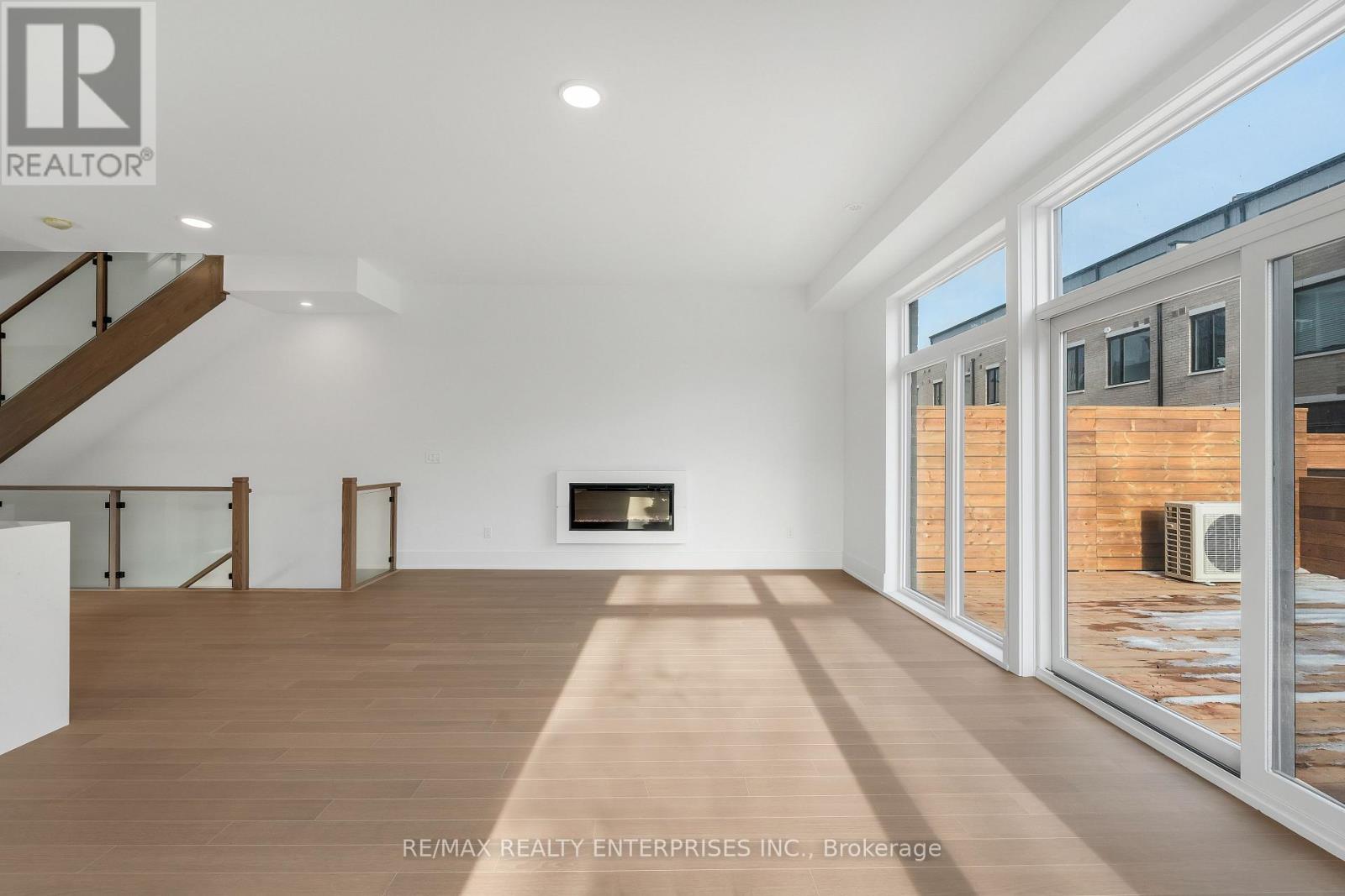 Row / Townhouse for Sale in 76 - 50 LOU PARSONS WAY|Mississauga (Port Credit), Ontario L5H0B2 4