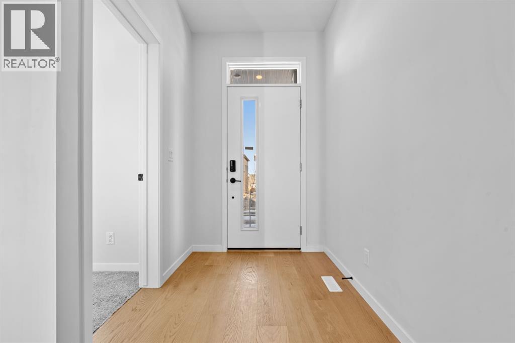 House for Sale in 153 Edith Way NW|Calgary, Alberta T3R2B8 3