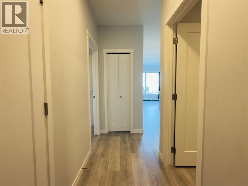 Apartment for Sale in 404, 200 Shawnee Square SW|Calgary, Alberta T2T0T7 5