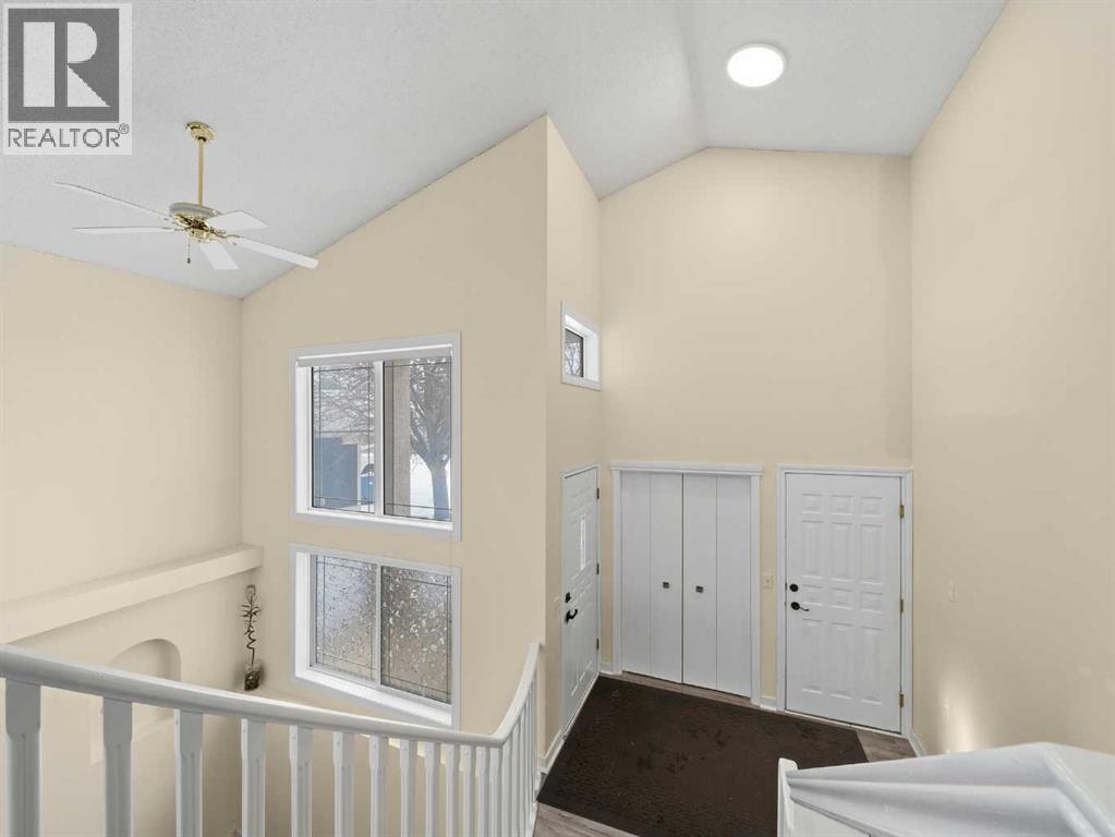 House for Sale in 109 Somerset Close SW|Calgary, Alberta T2Y3C4 3