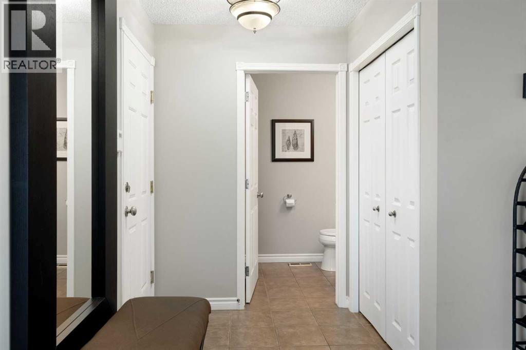 House for Sale in 356 Douglas Ridge Green SE|Calgary, Alberta T2Z2Z9 5