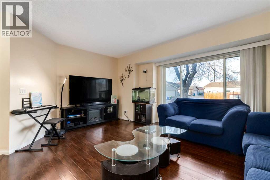 House for Sale in 150 Martinbrook Road NE|Calgary, Alberta T3J3E3 4