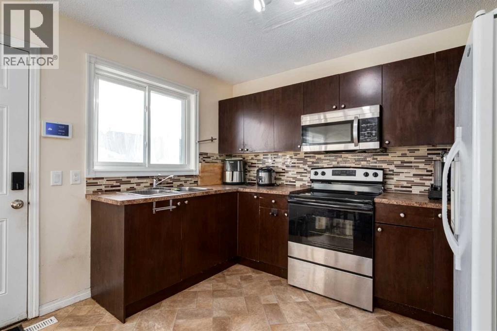 House for Sale in 150 Martinbrook Road NE|Calgary, Alberta T3J3E3 5