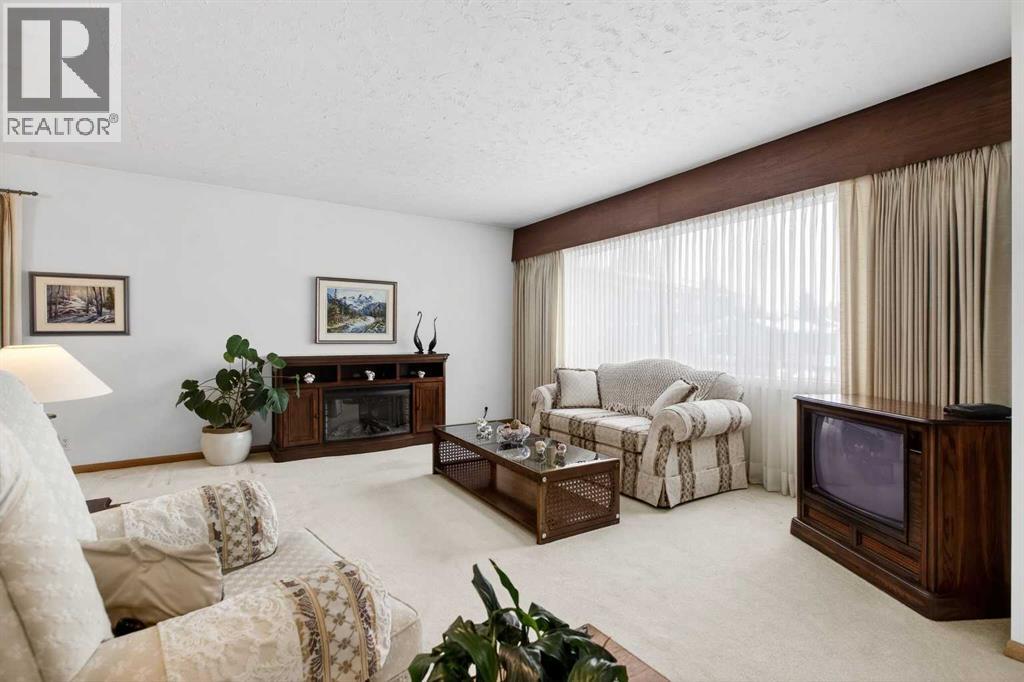 House for Sale in 8011 5 Street SW|Calgary, Alberta T2V5K5 4