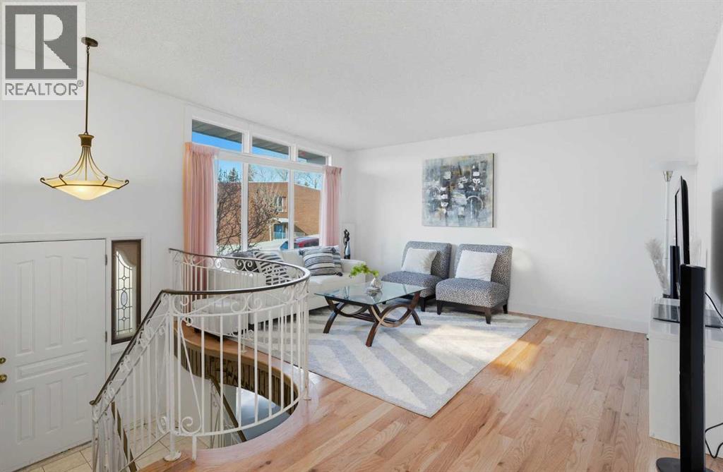 House for Sale in 5212 33 Street NW|Calgary, Alberta T2L1V4 3