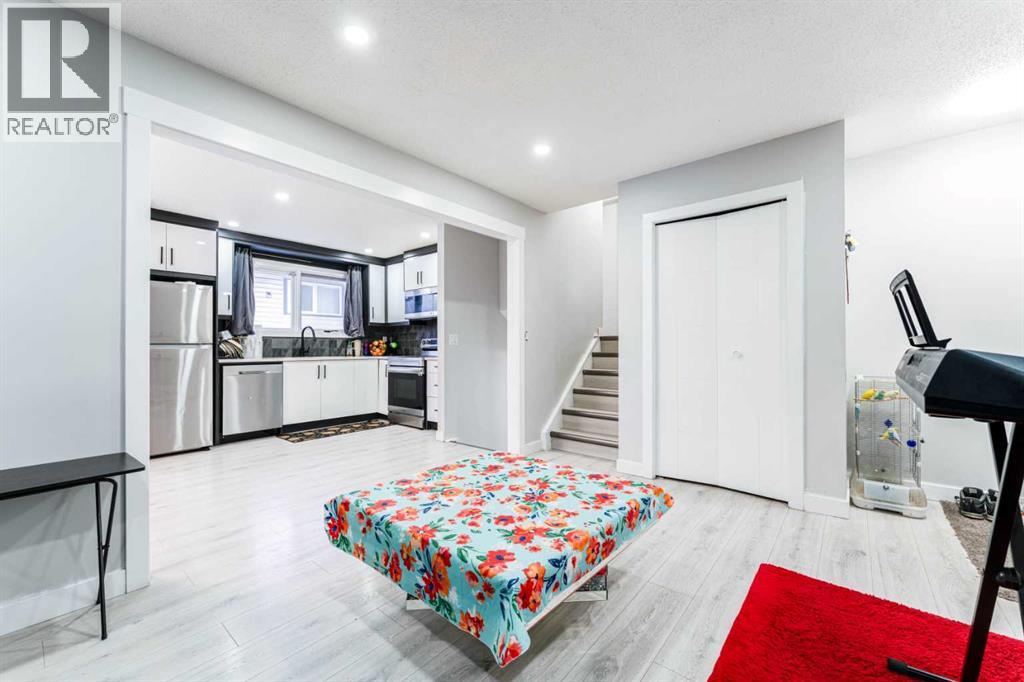 House for Sale in 6420 26 Avenue NE|Calgary, Alberta T1Y3V1 4