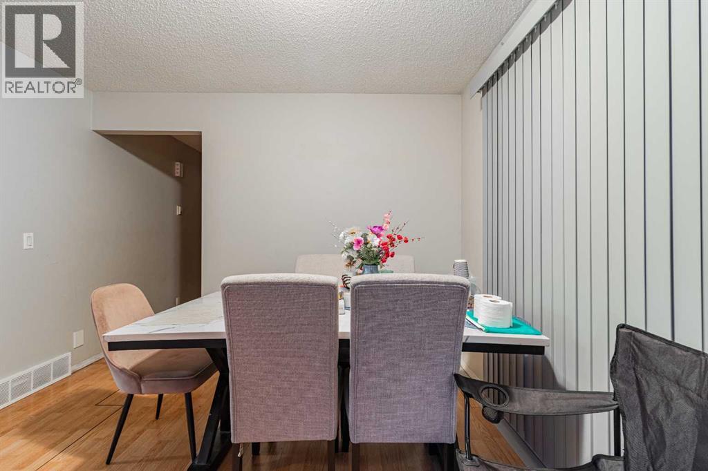 House for Sale in 143 Castlegrove Road NE|Calgary, Alberta T3J1S5 5