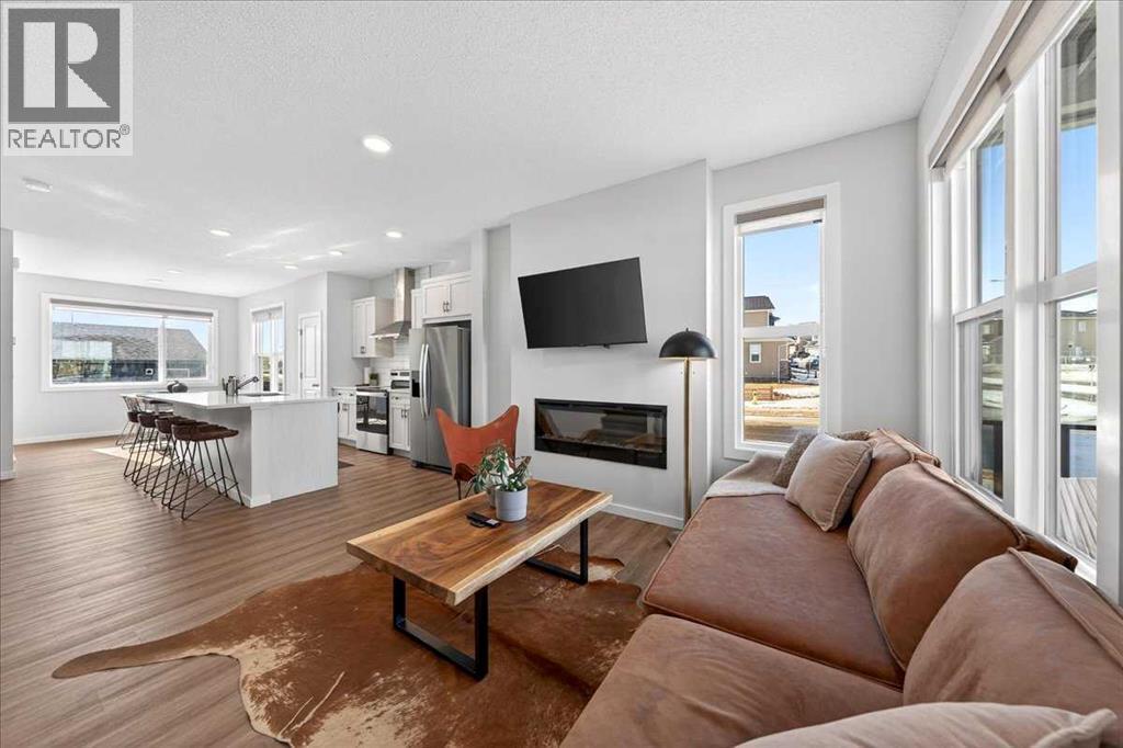 Row / Townhouse for Sale in 543 Livingston Way NE|Calgary, Alberta T3P1Y5 2