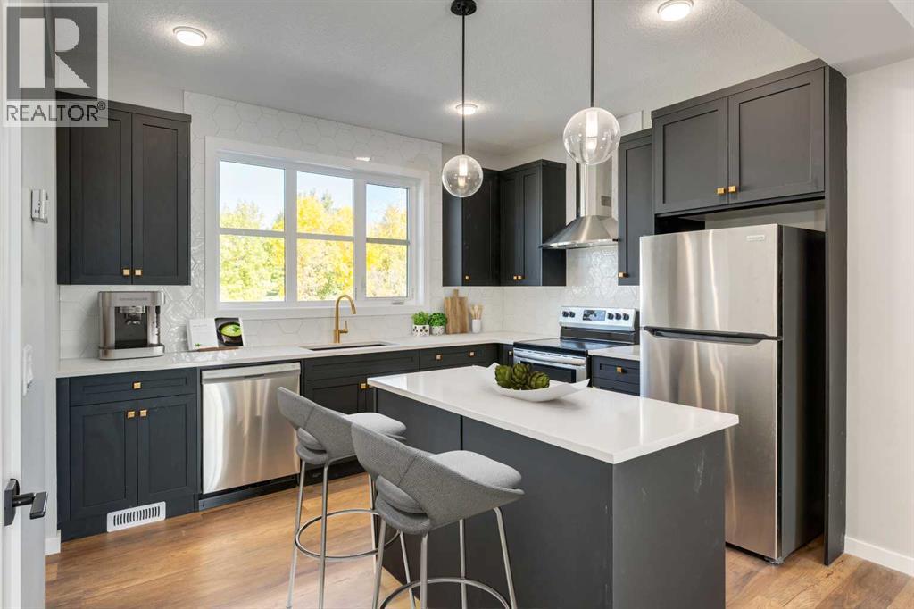 Row / Townhouse for Sale in 46 Osprey Hill Bay SW|Calgary, Alberta T3B6S3 2