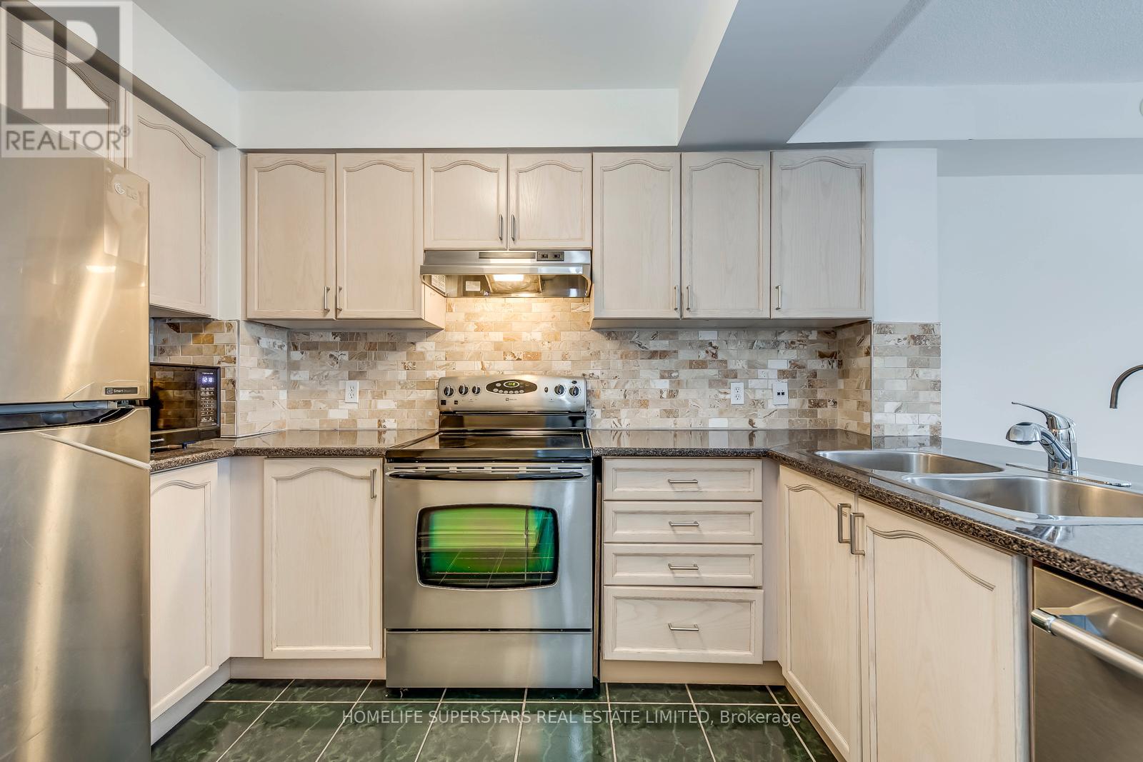 Row / Townhouse for Sale in 11 - 605 SHORELINE DRIVE|Mississauga (Cooksville), Ontario L5B4K3 3