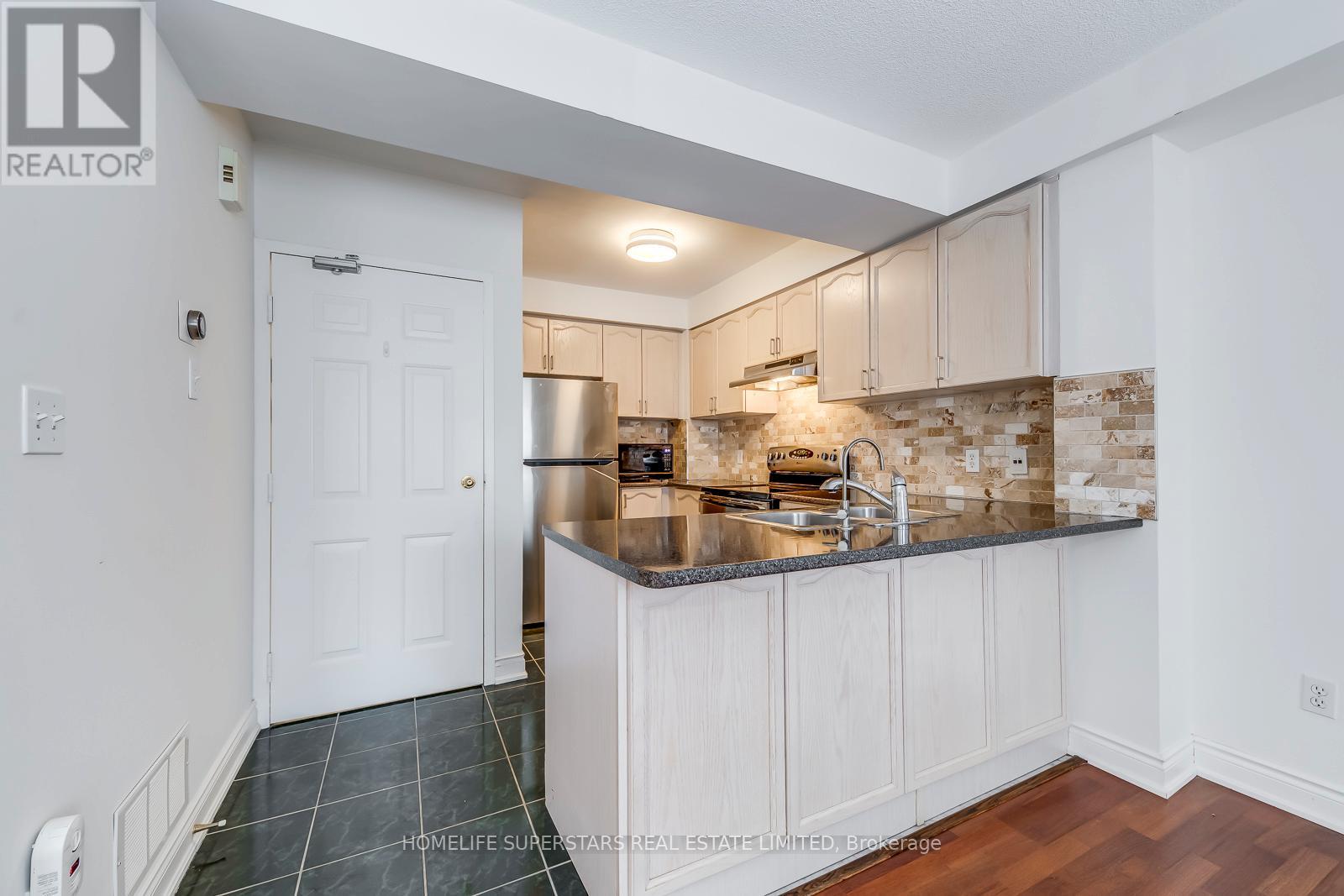 Row / Townhouse for Sale in 11 - 605 SHORELINE DRIVE|Mississauga (Cooksville), Ontario L5B4K3 4