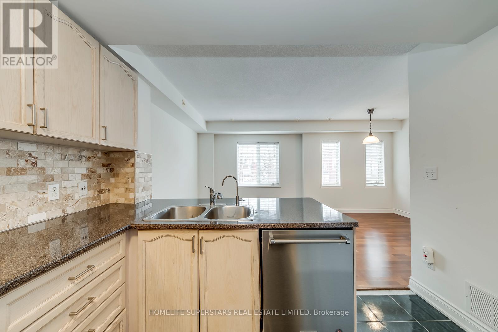 Row / Townhouse for Sale in 11 - 605 SHORELINE DRIVE|Mississauga (Cooksville), Ontario L5B4K3 5