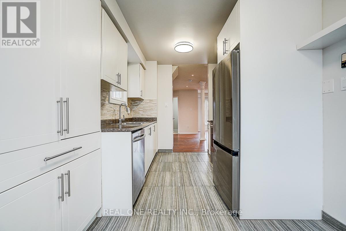 Row / Townhouse for Sale in 21 - 1485 TORRINGTON DRIVE|Mississauga (East Credit), Ontario L5V1Y3 4