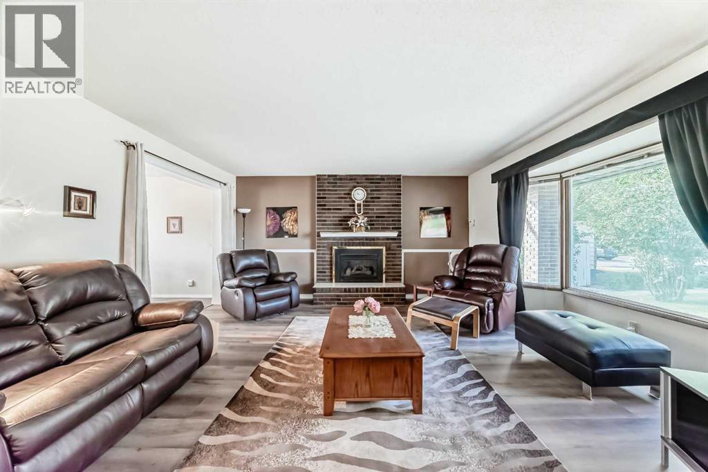 House for Sale in 15 Whitewood Bay NE|Calgary, Alberta T1Y3N3 5