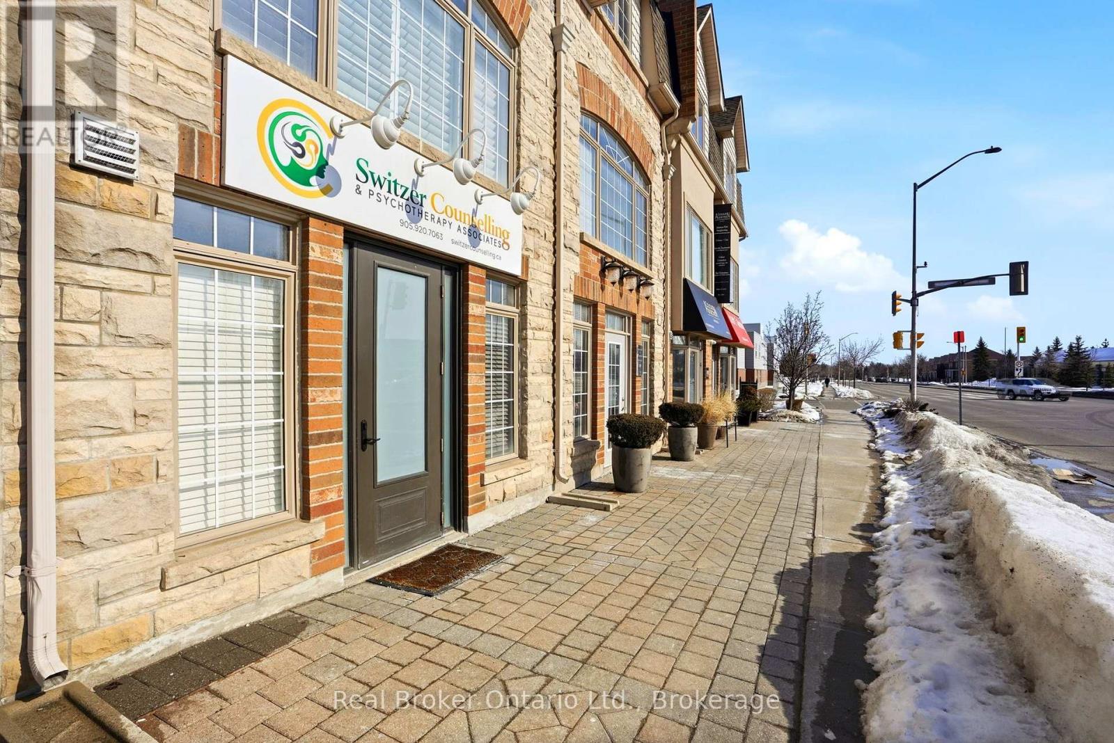 Row / Townhouse for Sale in 4 - 435 ENGLISH ROSE LANE|Oakville (WC Wedgewood Creek), Ontario L6H7S9 2