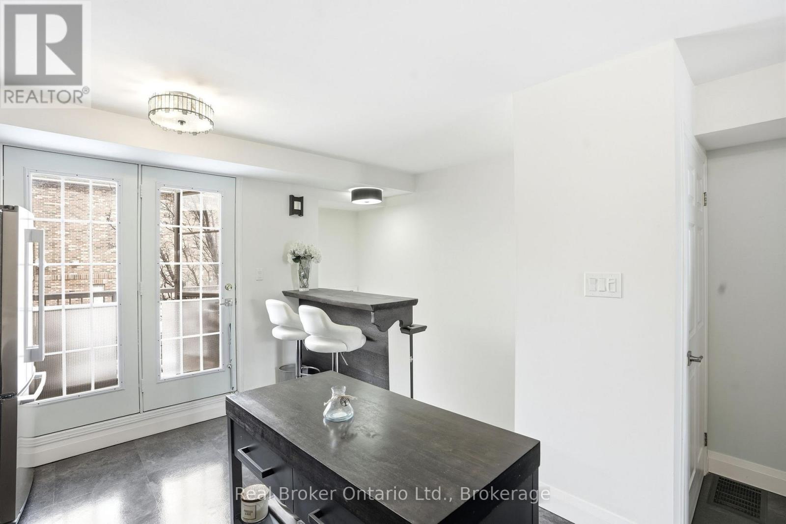 Row / Townhouse for Sale in 4 - 435 ENGLISH ROSE LANE|Oakville (WC Wedgewood Creek), Ontario L6H7S9 4