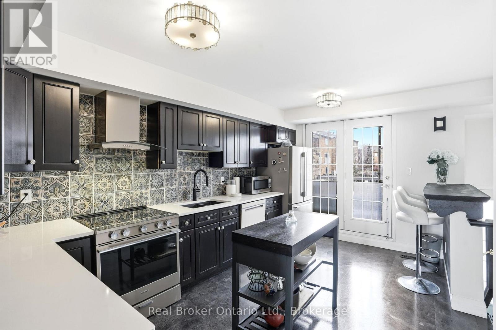 Row / Townhouse for Sale in 4 - 435 ENGLISH ROSE LANE|Oakville (WC Wedgewood Creek), Ontario L6H7S9 5