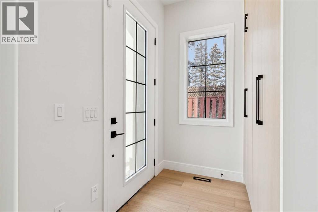 Duplex for Sale in 2810 38 Street SW|Calgary, Alberta T3E3G2 3