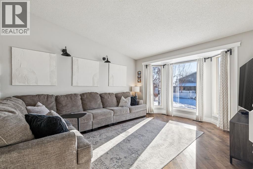 House for Sale in 79 Riverglen Way SE|Calgary, Alberta T2C3H9 4