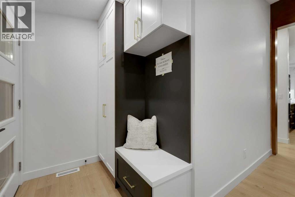 House for Sale in 6316 Travois Crescent NW|Calgary, Alberta T2K3S7 4