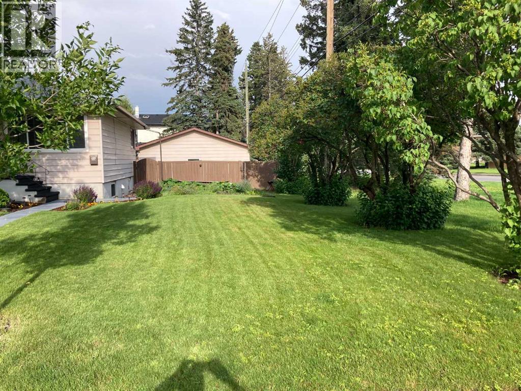 House for Sale in 84 Waterloo Drive SW|Calgary, Alberta T3C3G1 3