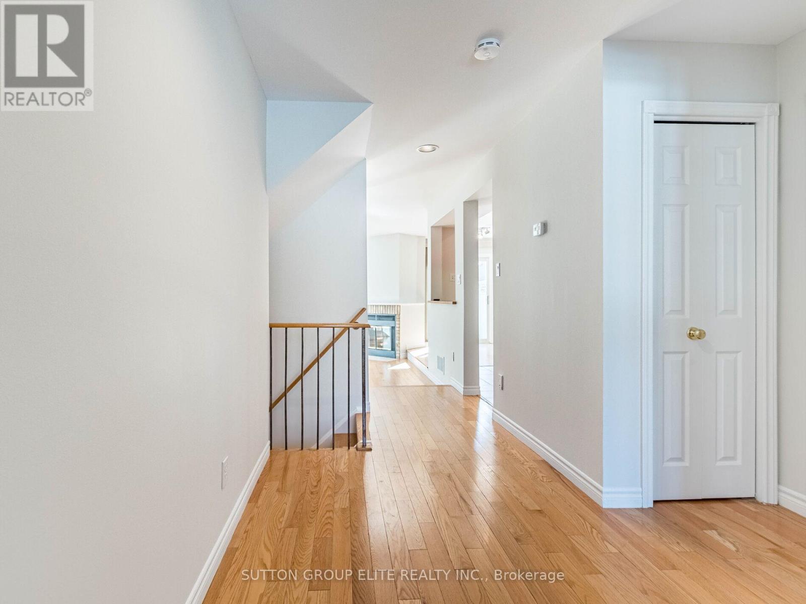 Row / Townhouse for Sale in 46 - 4635 REGENTS TERRACE|Mississauga (Hurontario), Ontario L5R1X3 4