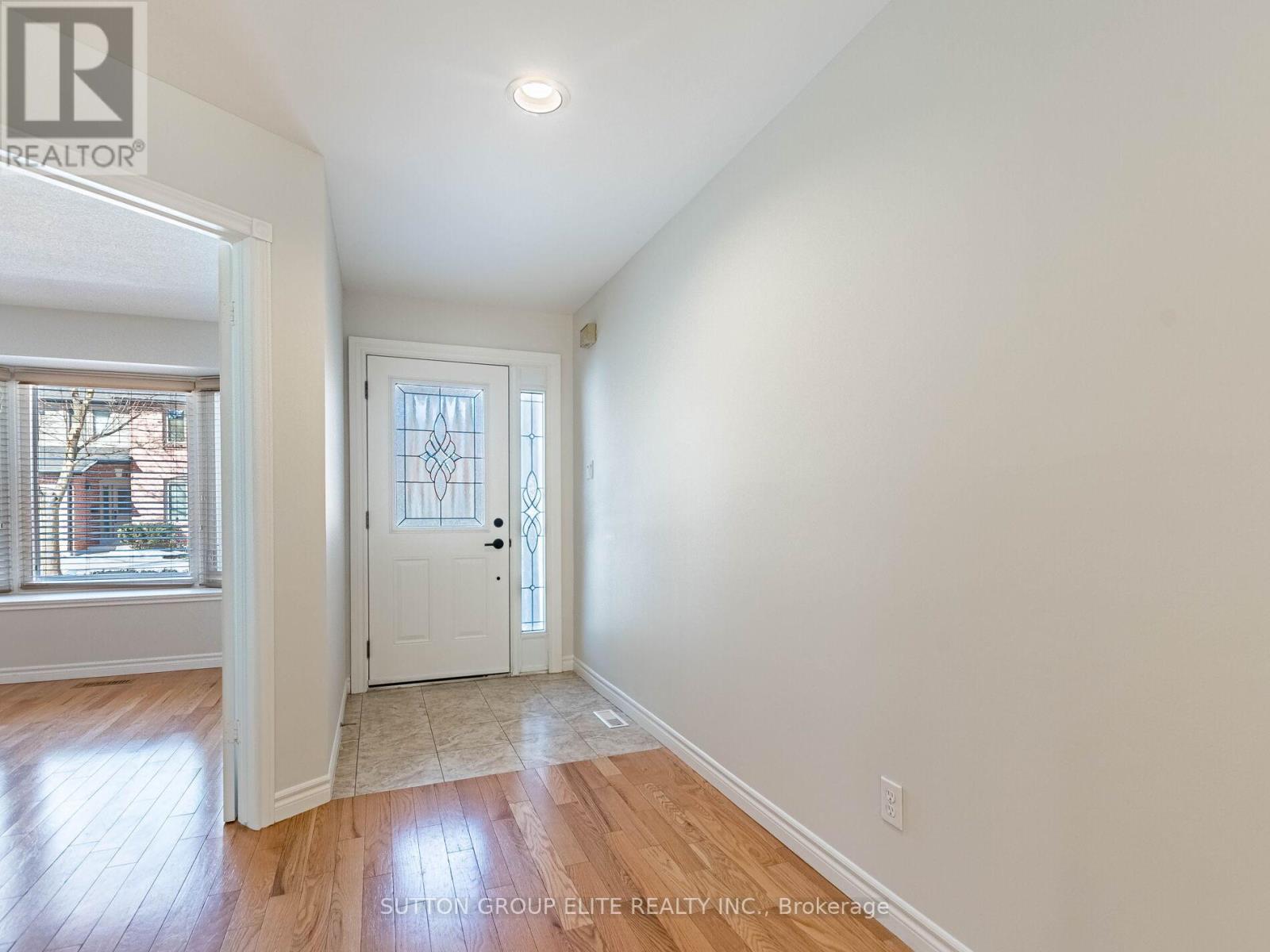 Row / Townhouse for Sale in 46 - 4635 REGENTS TERRACE|Mississauga (Hurontario), Ontario L5R1X3 5