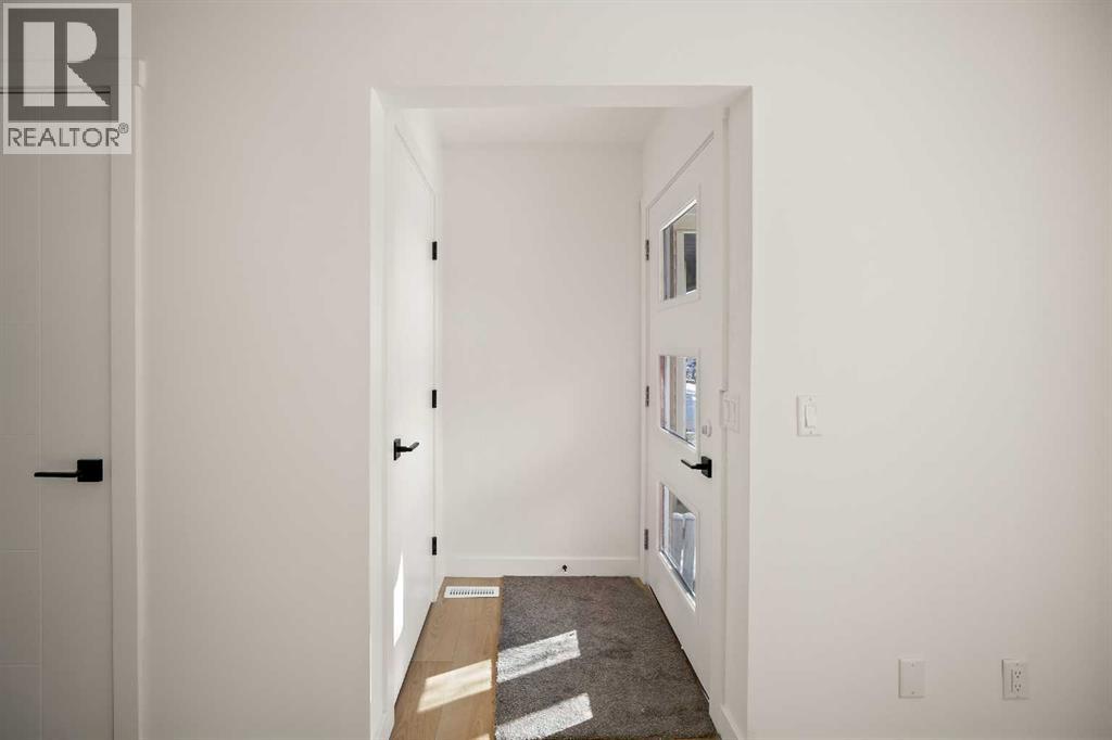 Duplex for Sale in 6404 24 Avenue NE|Calgary, Alberta T1Y3T8 4