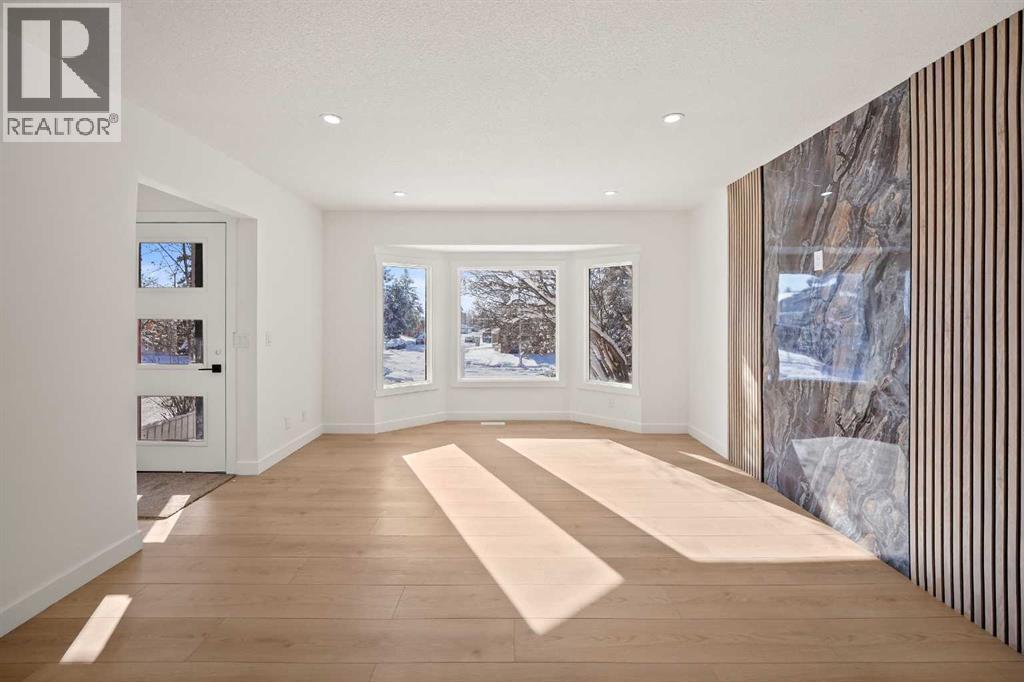 Duplex for Sale in 6404 24 Avenue NE|Calgary, Alberta T1Y3T8 5