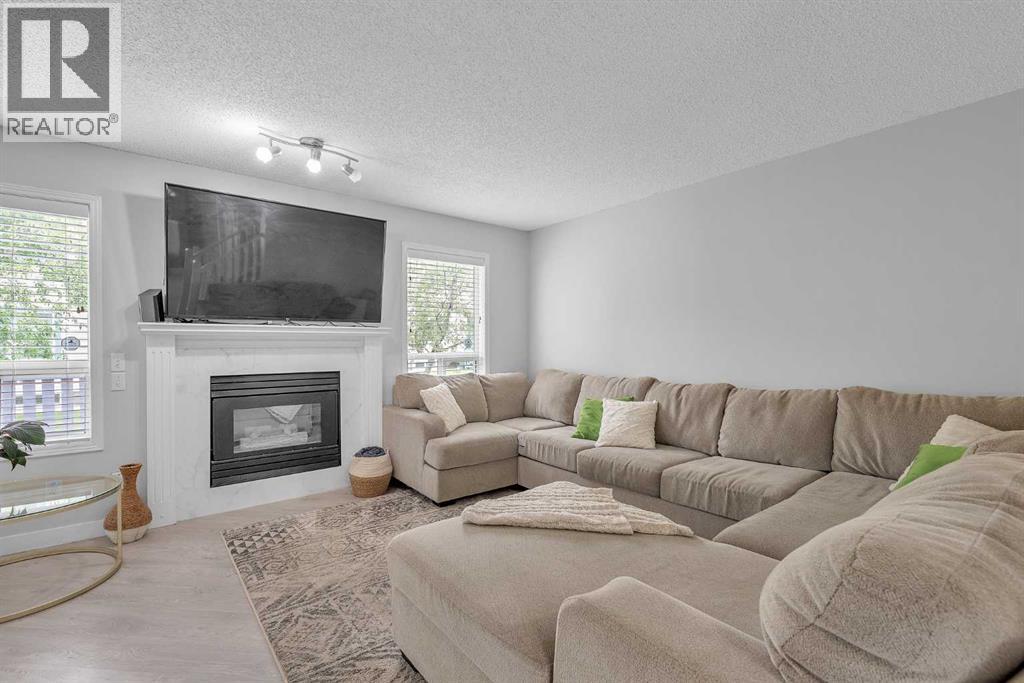 Row / Townhouse for Sale in 311 Citadel Terrace NW|Calgary, Alberta T3G3X3 2