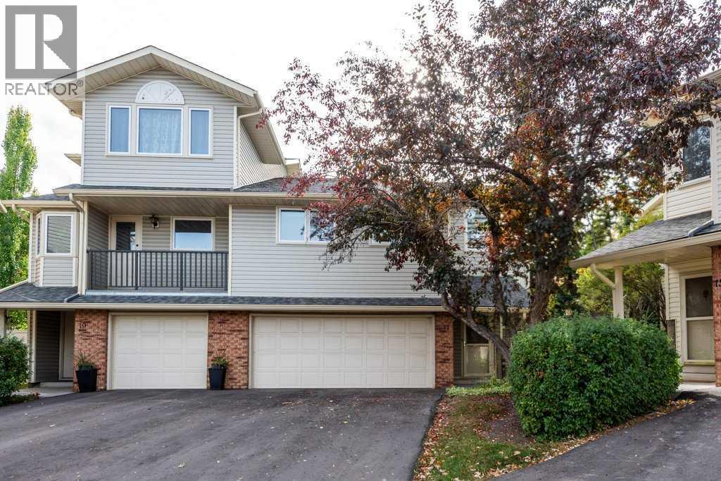 Duplex for Sale in 17 Millrise Lane SW|Calgary, Alberta T2Y2C3