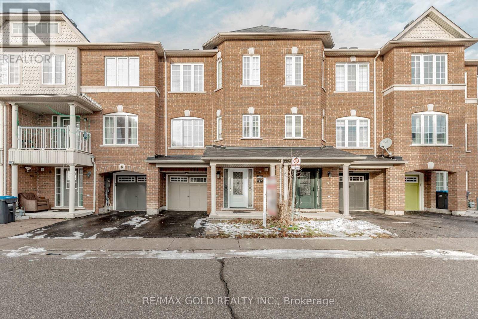 Row / Townhouse for Sale in 6 OCTOBER PLACE|Brampton (Bram West), Ontario L6Y0R6