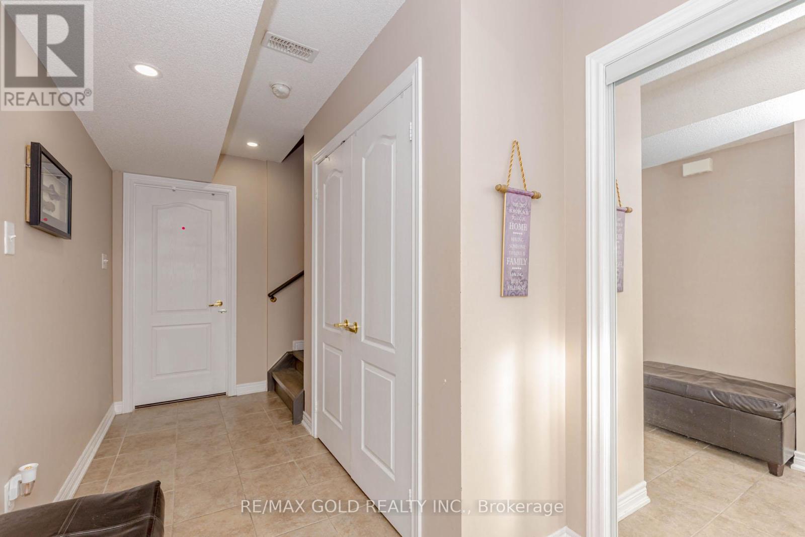 Row / Townhouse for Sale in 6 OCTOBER PLACE|Brampton (Bram West), Ontario L6Y0R6 3