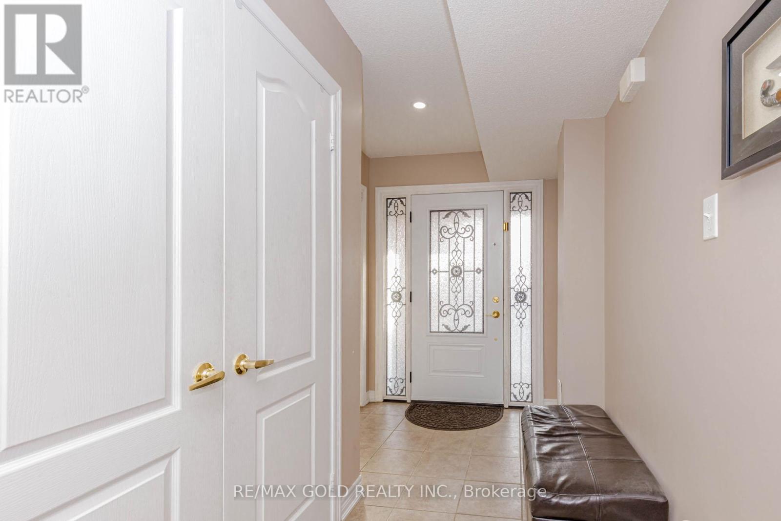 Row / Townhouse for Sale in 6 OCTOBER PLACE|Brampton (Bram West), Ontario L6Y0R6 4